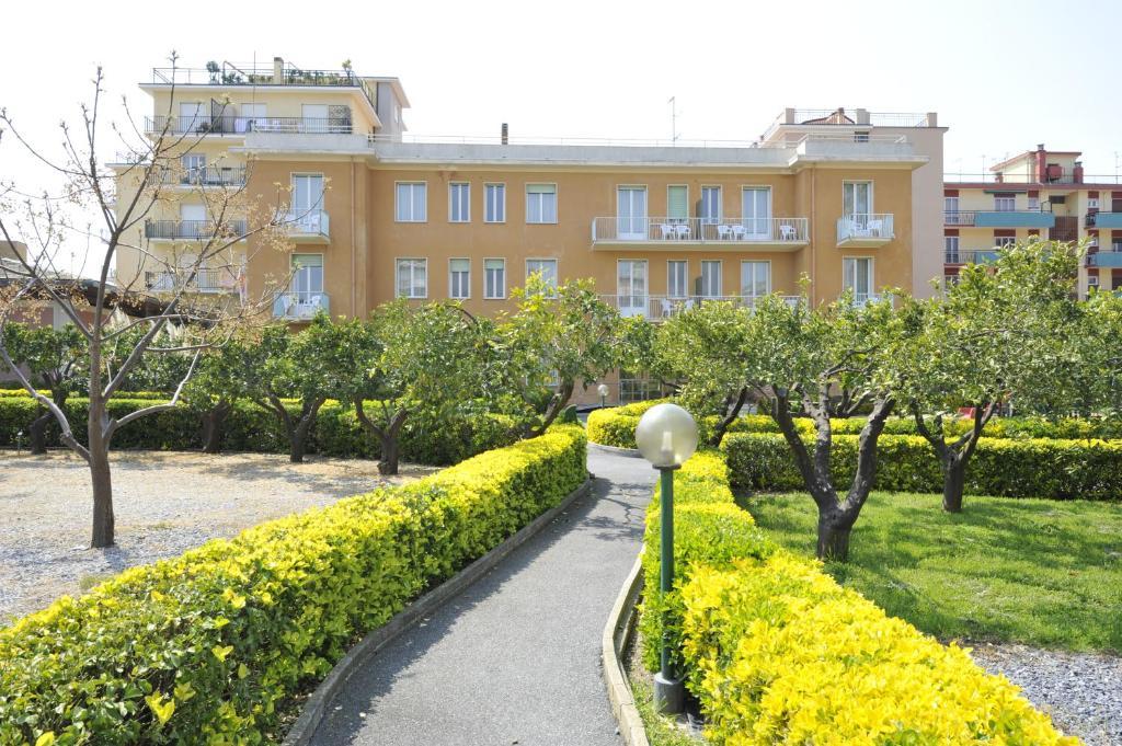 Hotel Villa San Giuseppe San Bartolomeo Al Mare Dış mekan fotoğraf